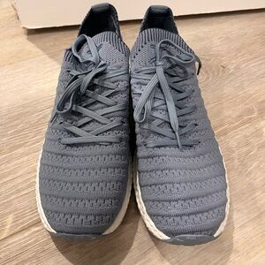 Danskin Bloom Textured Sneaker